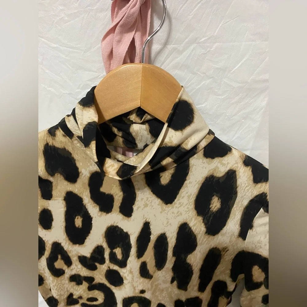 H&M Hennes Collection Leopard Print Open Back Mock Neck Top - NWOT - Picture 4 of 8